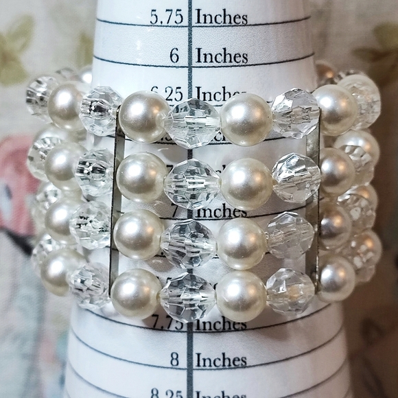 4 Strand Faux Pearls Faceted Clear Acrylic Stretch Bracelet Silver Tone Bridal - Picture 3 of 8